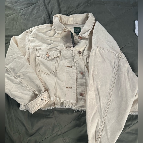 Women's Cropped Denim Trucker Jacket - Wild Fable™ - Picture 4 of 4